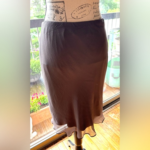 Double Layered Pure Silk Skirt with Sequin Accents
Medium
Max Studio Leon Max - Picture 4 of 9